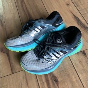 Saucony Wemons running tennis shoes